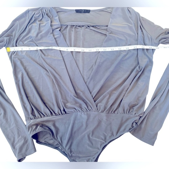 21 Saint deep plunge bodysuit gray in excellent condition no size tag - Picture 4 of 5
